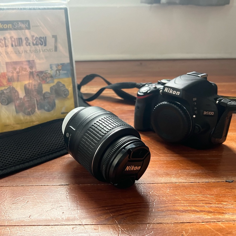 Nikon DSLR D5100 w/ Case